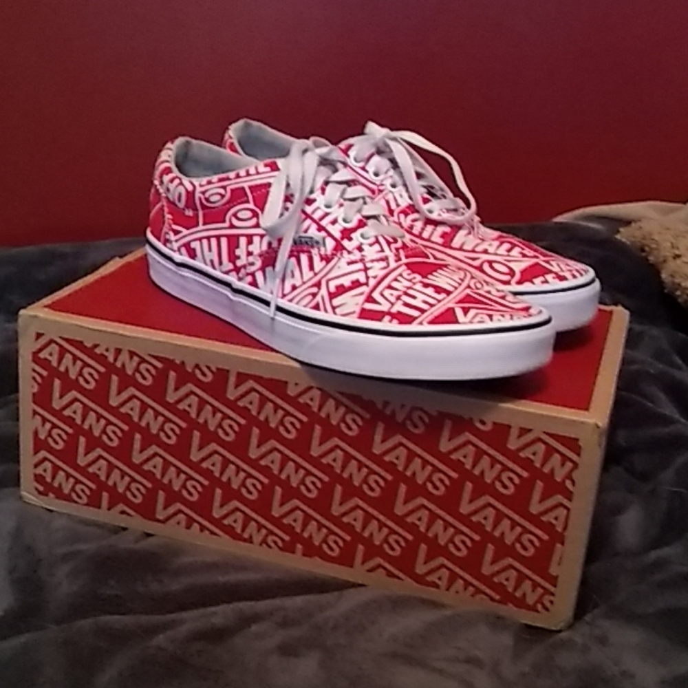 Vans shoes  mens(7) women's (8.5)